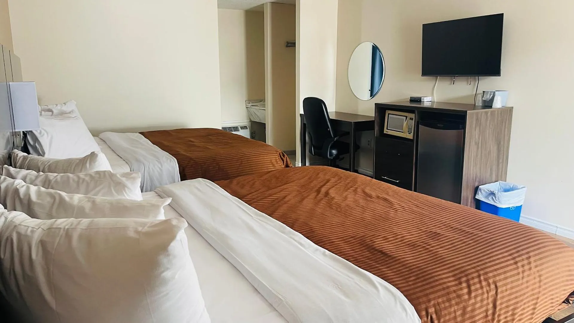 Falls Lodge & Suites Niagara Falls